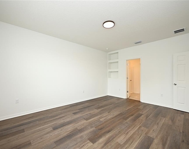 1011 N Brunnell Parkway - Photo Thumbnail 18