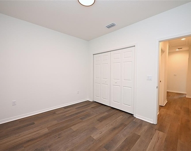 1011 N Brunnell Parkway - Photo Thumbnail 29