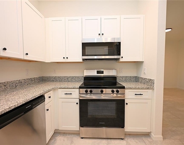 1011 N Brunnell Parkway - Photo Thumbnail 6