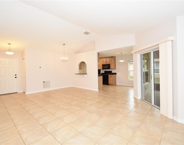 34 Renshaw Drive - Photo Thumbnail 2