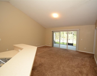 33 Rosepetal Lane - Photo Thumbnail 8