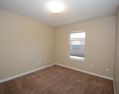 33 Rosepetal Lane - Photo Thumbnail 14