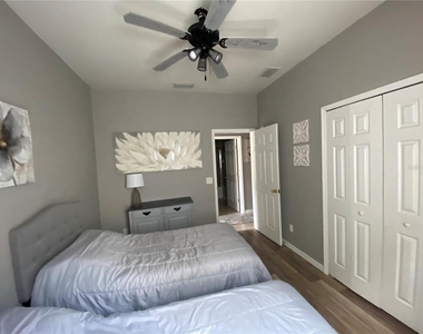 324 Lomond Drive - Photo Thumbnail 5