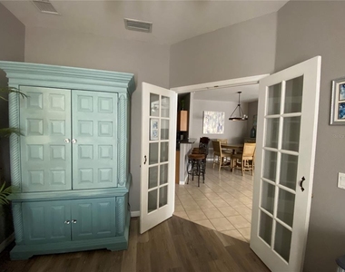 324 Lomond Drive - Photo Thumbnail 8