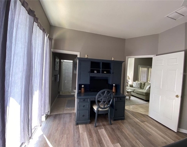 324 Lomond Drive - Photo Thumbnail 17