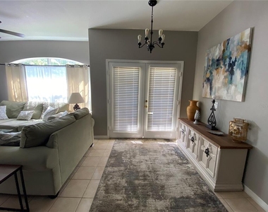 324 Lomond Drive - Photo Thumbnail 10