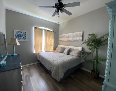 324 Lomond Drive - Photo Thumbnail 9