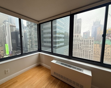 West 48th Street - Photo Thumbnail 1