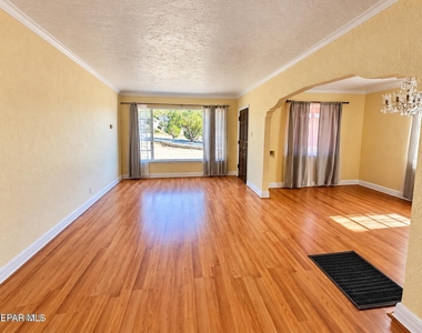 1331 Cincinnati Avenue - Photo Thumbnail 2