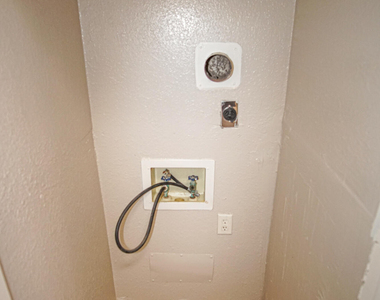 10007 Caribou Drive - Photo Thumbnail 6