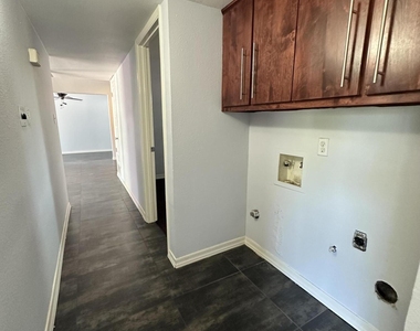 1209 Antonio Street - Photo Thumbnail 11