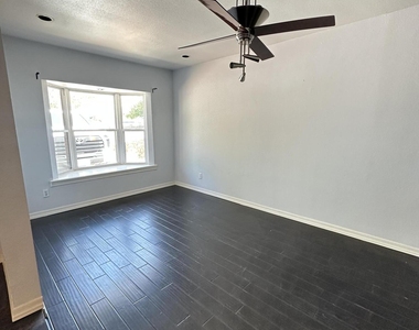 1209 Antonio Street - Photo Thumbnail 18