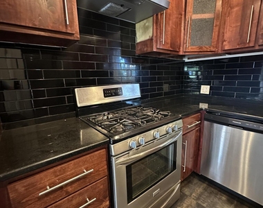 1209 Antonio Street - Photo Thumbnail 3