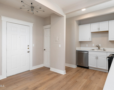521 W Missouri Avenue - Photo Thumbnail 3