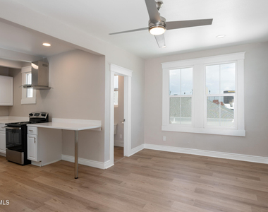 521 W Missouri Avenue - Photo Thumbnail 4