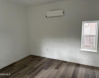 2916 Pera Avenue - Photo Thumbnail 1
