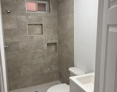 2916 Pera Avenue - Photo Thumbnail 6