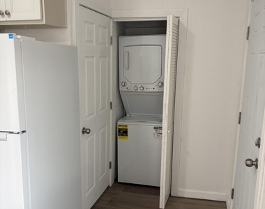 2916 Pera Avenue - Photo Thumbnail 2