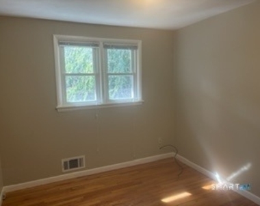 63 Westpoint Terrace - Photo Thumbnail 8