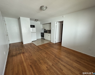 17 Ferris Avenue - Photo Thumbnail 2