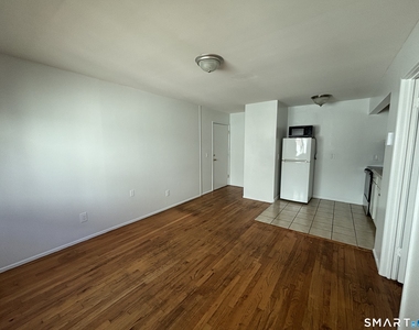 17 Ferris Avenue - Photo Thumbnail 3