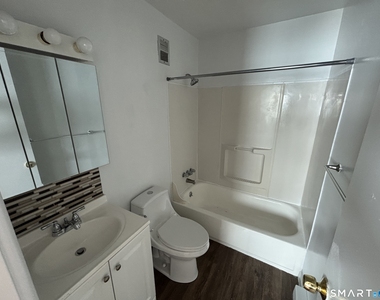 17 Ferris Avenue - Photo Thumbnail 7