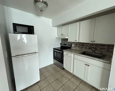 17 Ferris Avenue - Photo Thumbnail 4