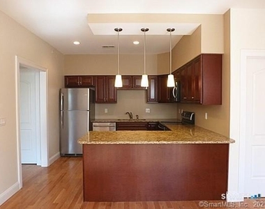390 Boston Neck Road - Photo Thumbnail 3
