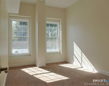 390 Boston Neck Road - Photo Thumbnail 14