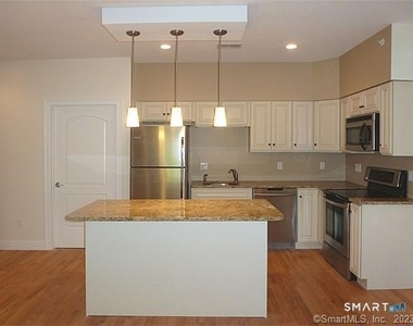 390 Boston Neck Road - Photo Thumbnail 4