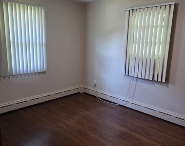 67 Phyllis Avenue - Photo Thumbnail 17