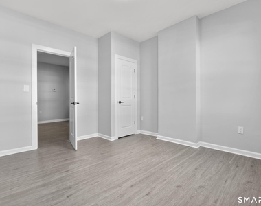 276 Bond Street - Photo Thumbnail 6