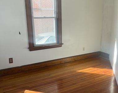 70 Trinity Street - Photo Thumbnail 3