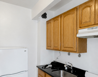 225 East 10th Street - Photo Thumbnail 2