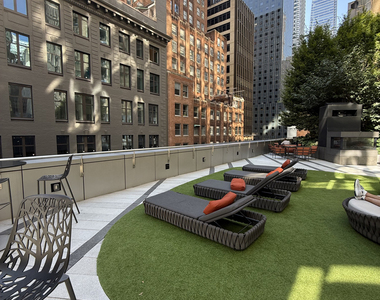 East 44th Street - Photo Thumbnail 15