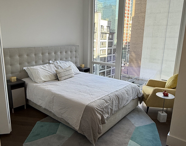 East 44th Street - Photo Thumbnail 3