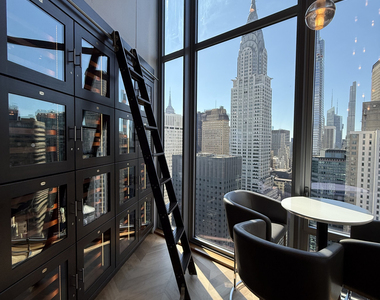 East 44th Street - Photo Thumbnail 12