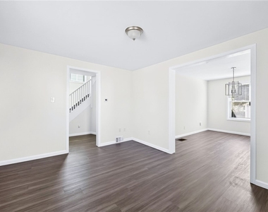 17 Heather Street - Photo Thumbnail 12
