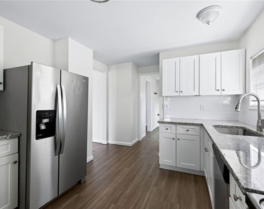 17 Heather Street - Photo Thumbnail 6