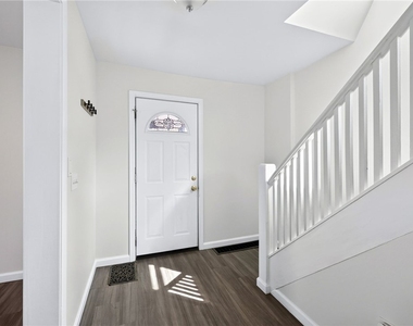 17 Heather Street - Photo Thumbnail 2