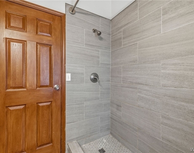 182 Lancaster Avenue - Photo Thumbnail 12