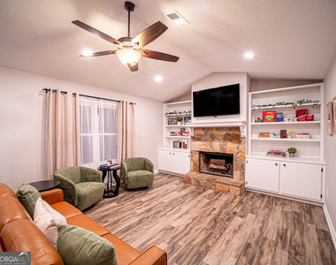3789 N Hampton Drive Nw - Photo Thumbnail 18