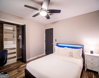 3789 N Hampton Drive Nw - Photo Thumbnail 8