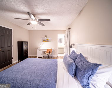 3789 N Hampton Drive Nw - Photo Thumbnail 4
