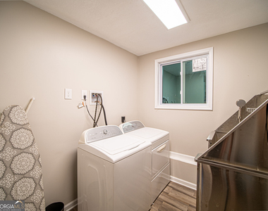 3789 N Hampton Drive Nw - Photo Thumbnail 11