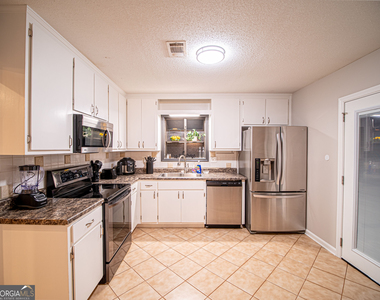 3789 N Hampton Drive Nw - Photo Thumbnail 17