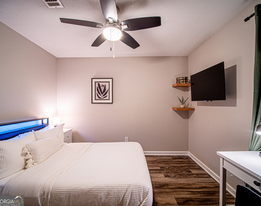 3789 N Hampton Drive Nw - Photo Thumbnail 10