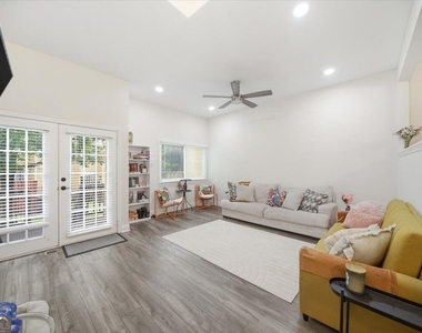 220 Yuba Walk - Photo Thumbnail 15
