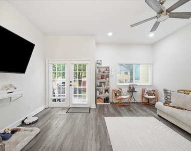 220 Yuba Walk - Photo Thumbnail 16