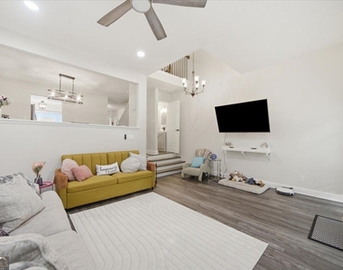 220 Yuba Walk - Photo Thumbnail 18